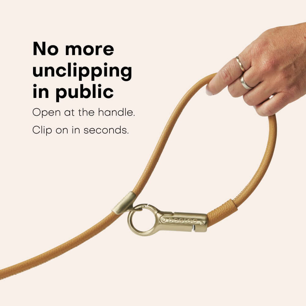 DOGLOC lockable dog lead showing easy handle opening and secure clip feature.